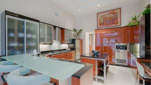 ADMIRALS COVE - Residential