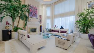 ADMIRALS COVE - Residential