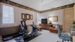 ADMIRALS COVE - Residential