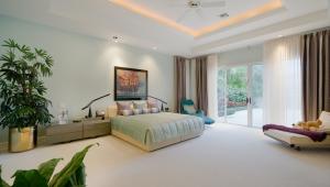 ADMIRALS COVE - Residential