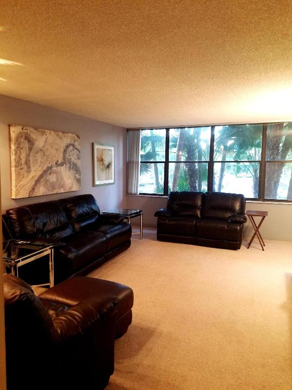 COUNTRY CLUB APTS AT BONAVENTURE 32 CONDO - Residential Lease