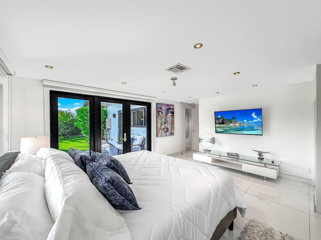 POMPANO ISLES SEC - Residential Lease