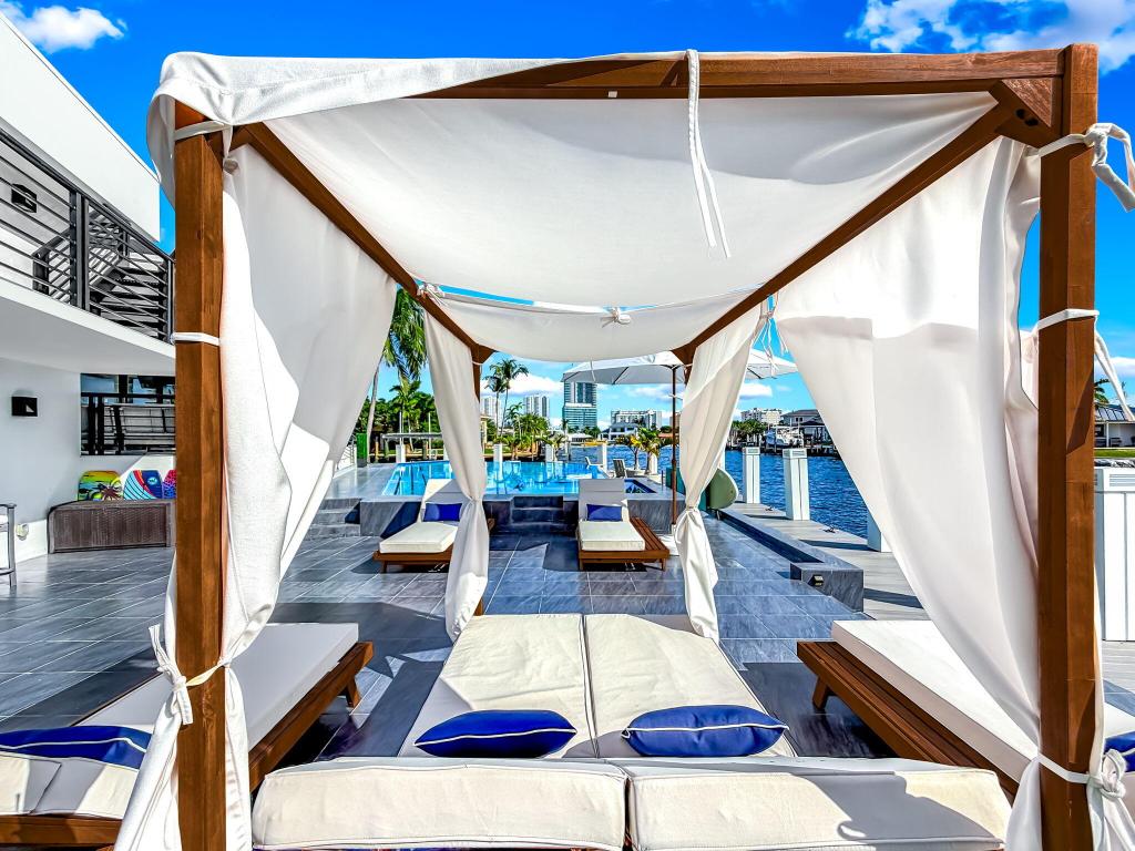 POMPANO ISLES SEC - Residential Lease