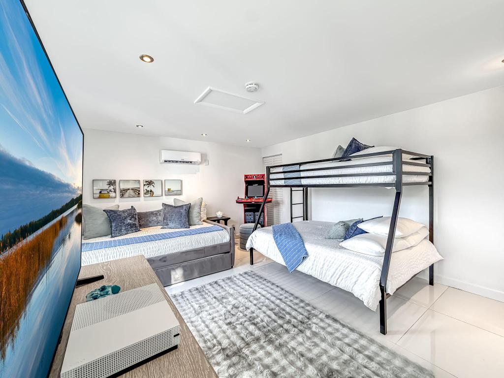 POMPANO ISLES SEC - Residential Lease