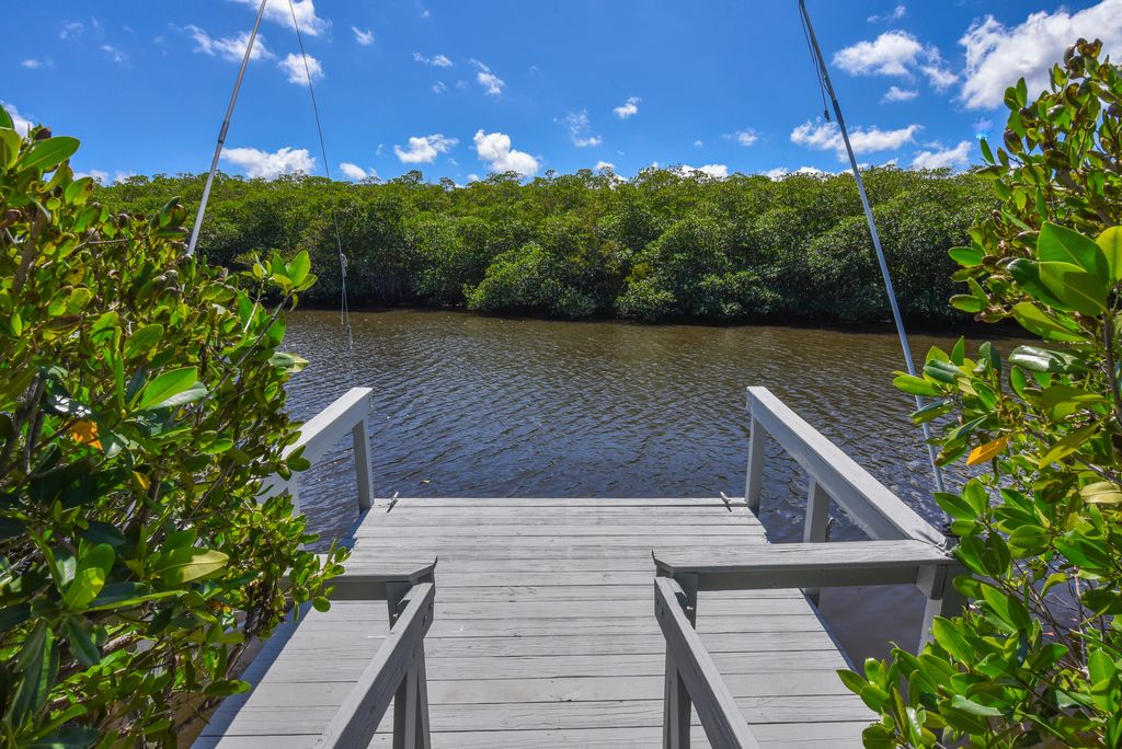 Photo of 950 S Kanner Highway, Stuart, FL 34994 (MLS # B26003615)