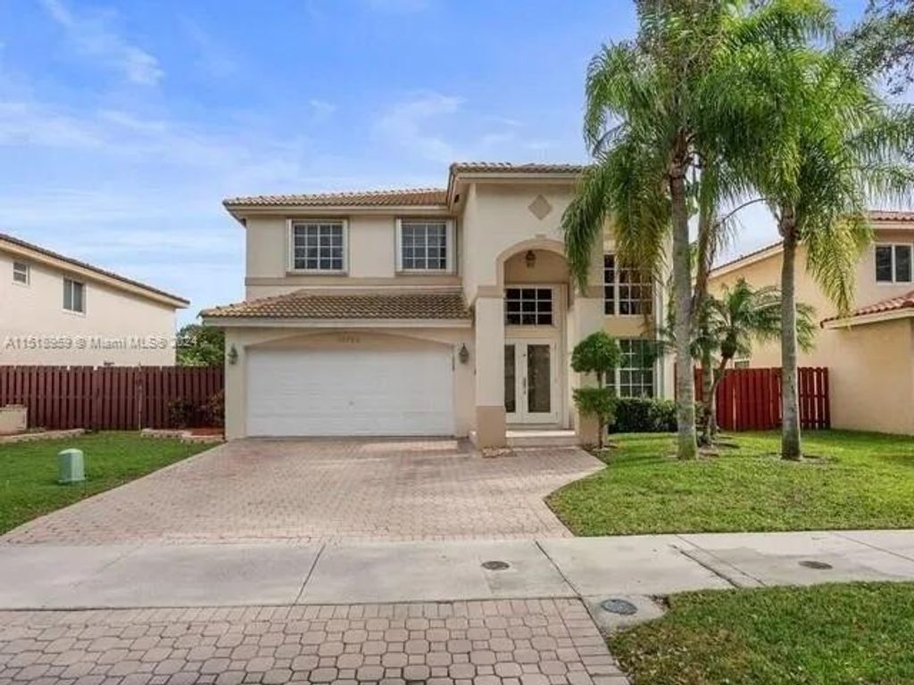 Photo of 14754 Via Tivoli Court, Davie, FL 33325 (MLS # B26031129)