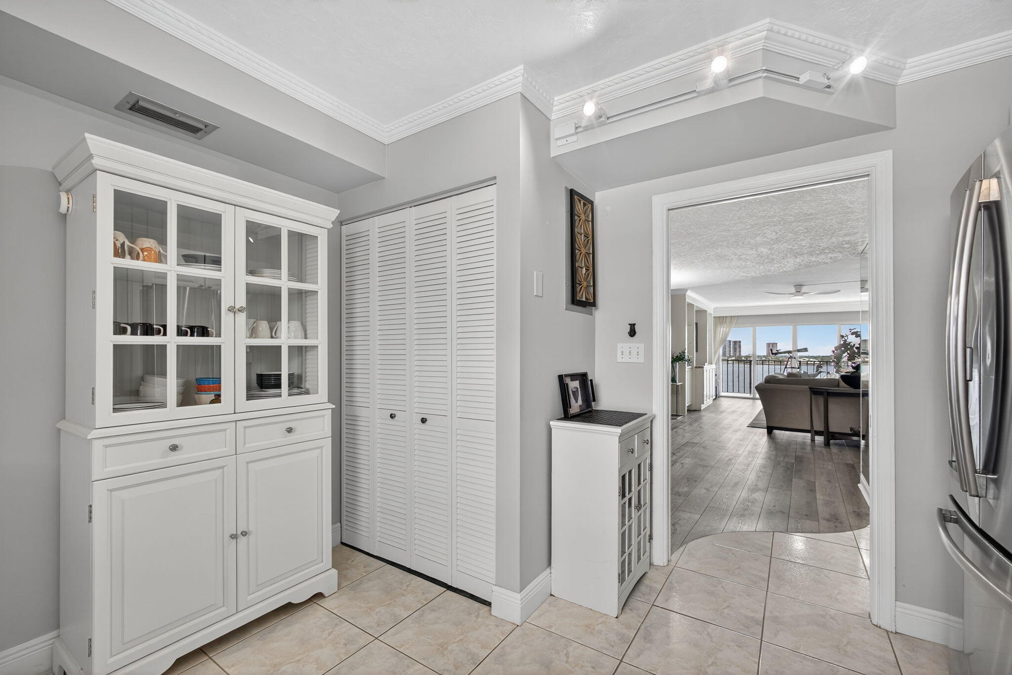 LAKE HARBOUR TOWERS CONDO - Residential Lease