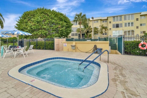 Tiny photo for 130 NE 26TH Avenue #4070, Boynton Beach, FL 33435 (MLS # B26090521)