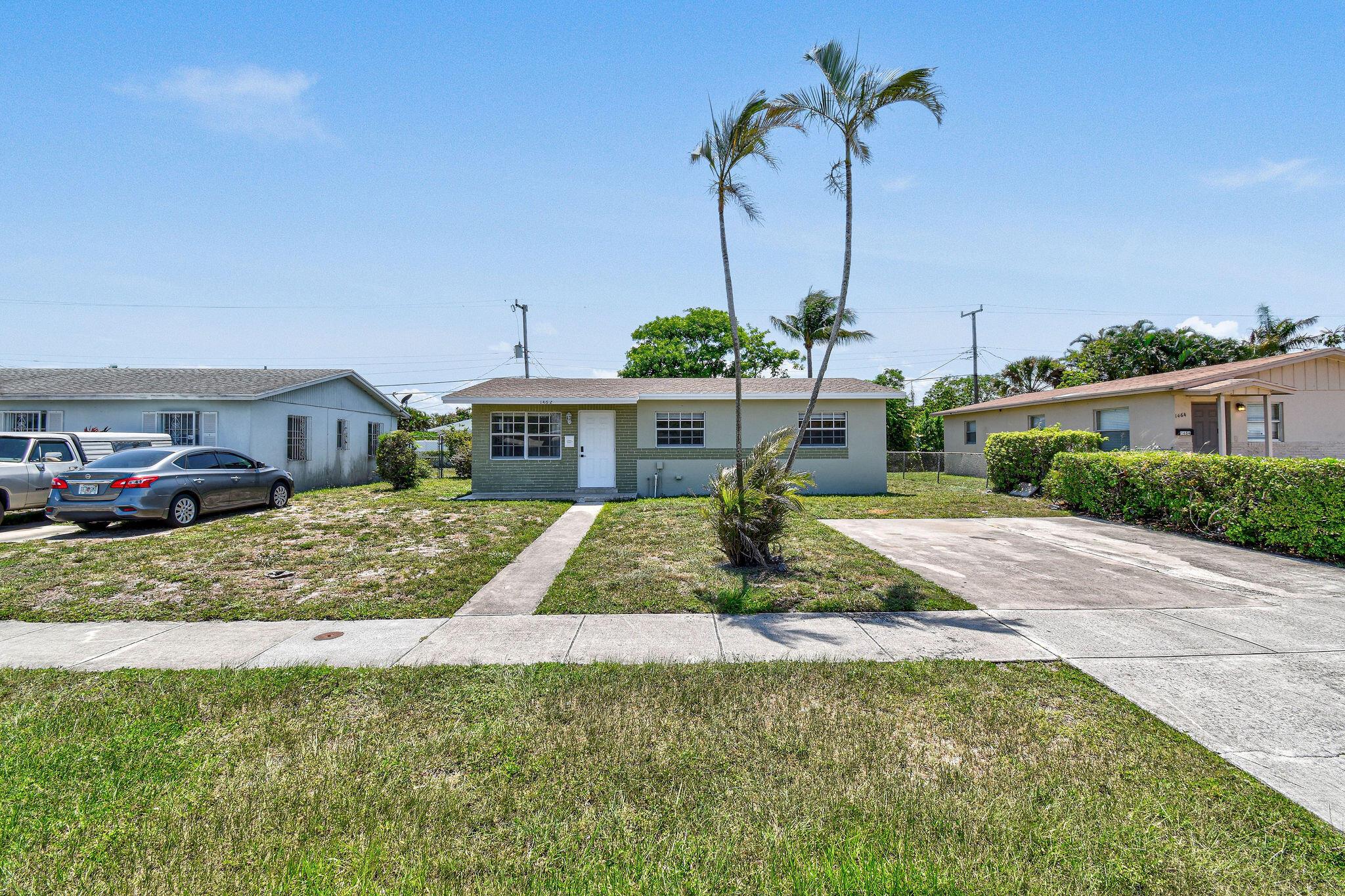 Welcome to your new home in the heart of West Palm Beach! This beautifully maintained 3-bed/2-bath property offers a spacious open living space and located just minutes from downtown West Palm, major highways, and the beautiful beaches, this home puts you right where you want to be.Property Highlights:3-bed / 2-bath1,352 sq. ftCentral ACWasher/dryer in unitNewly renovated kitchen and bathroomBrand new interior doorsFreshly painted exteriorFenced yardAmple parking spacePet-friendly (w/ restrictions)Close to parks, schools, shopping, and public transportationSecurity Deposit Alternative Available:- Save on upfront costs with Obligo's deposit-free program. This option allows qualified renters to skip the traditional cash security deposit and move in with ease