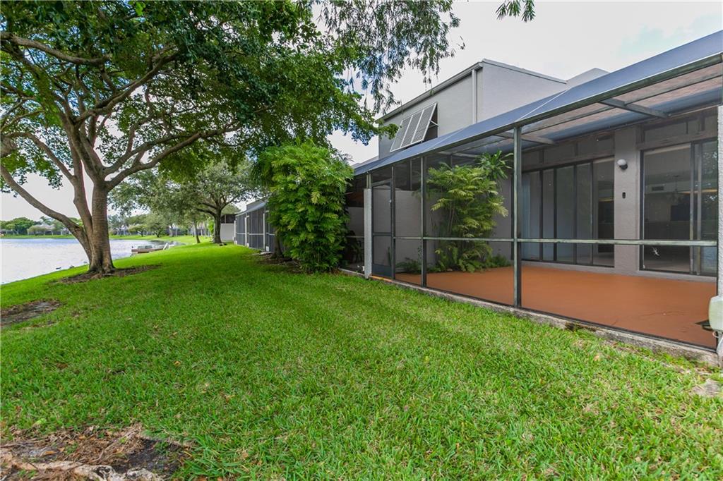 VILLAS LAKES TOWNHOUSES - Residential