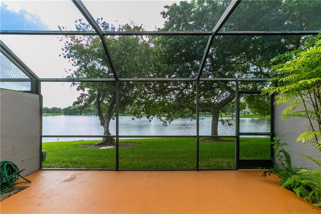 VILLAS LAKES TOWNHOUSES - Residential