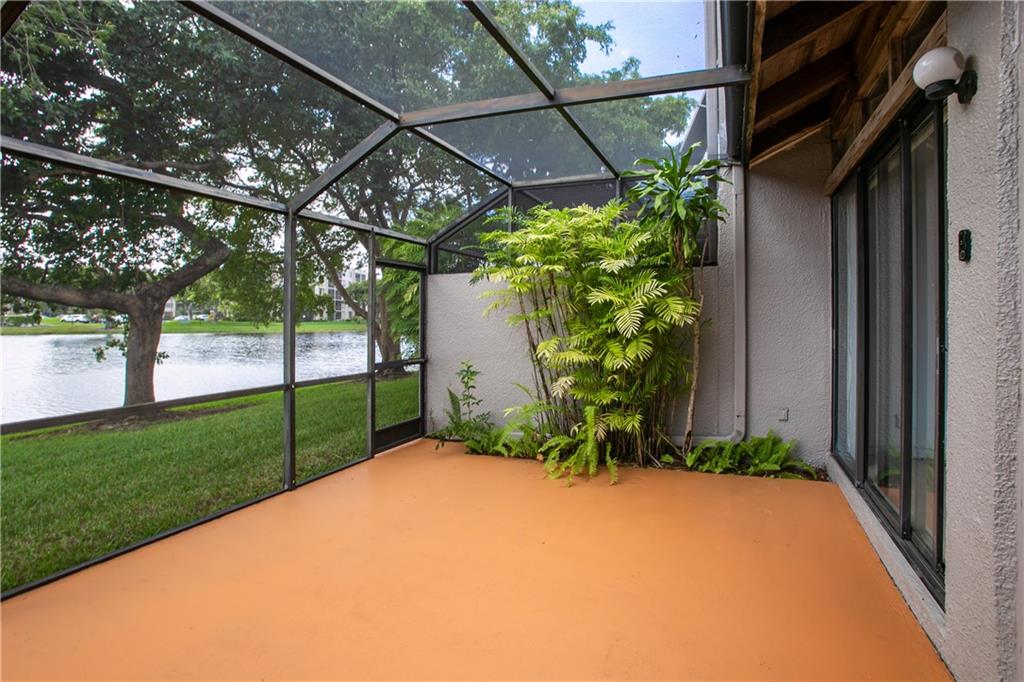 VILLAS LAKES TOWNHOUSES - Residential