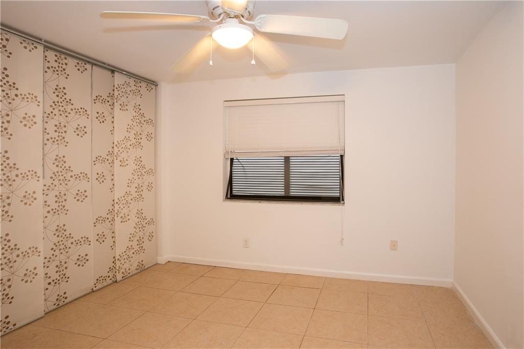 VILLAS LAKES TOWNHOUSES - Residential