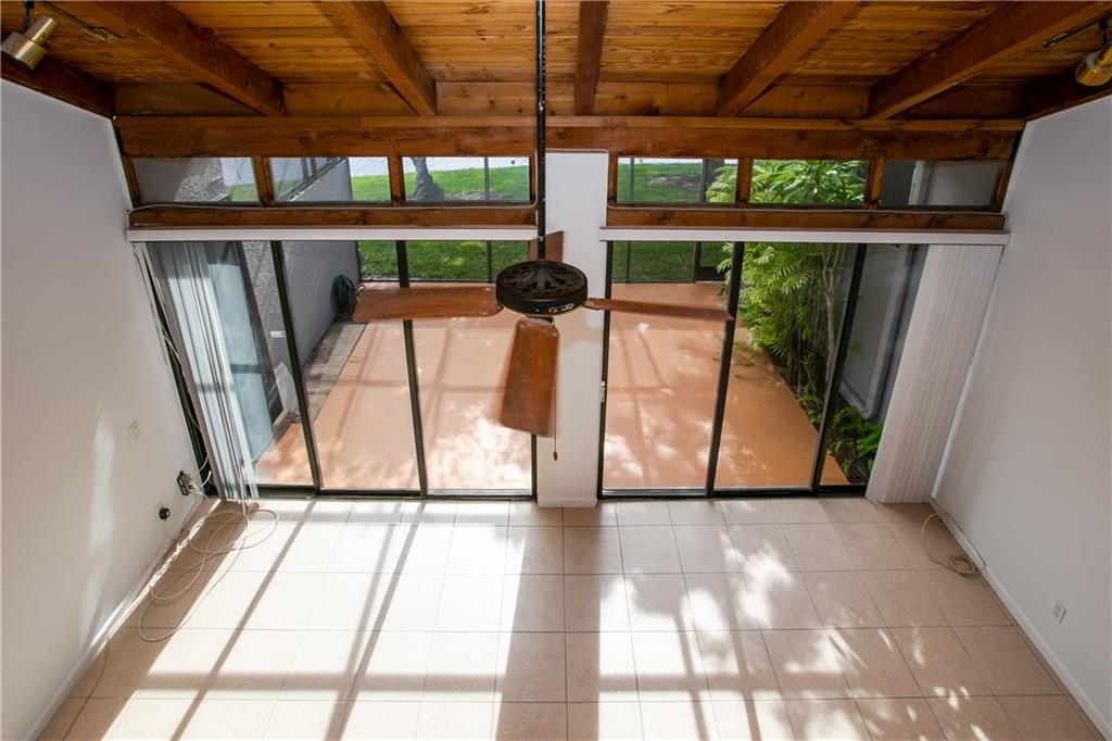 VILLAS LAKES TOWNHOUSES - Residential