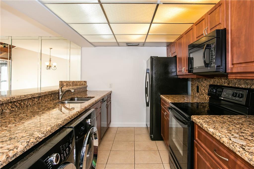 VILLAS LAKES TOWNHOUSES - Residential