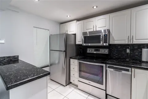 470 Paradise Isle Blvd Unit 105, Hallandale Beach, FL 33009 - MLS#: F10477773