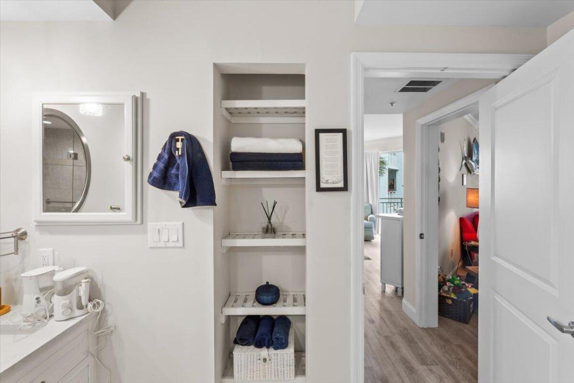 HARBORAGE YACHT CONDO - Residential