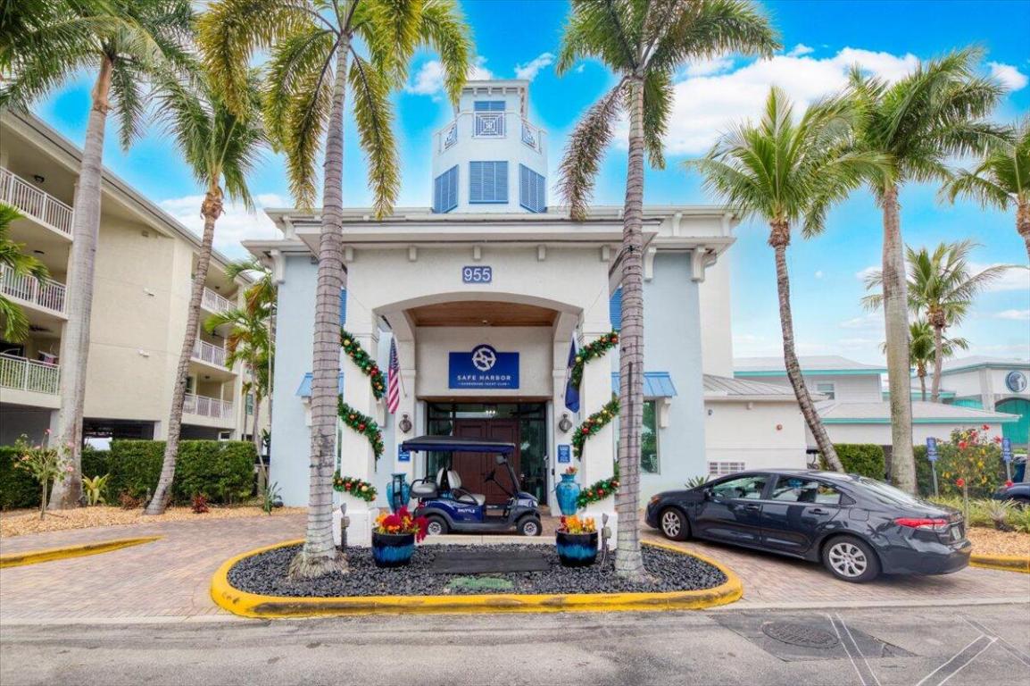 HARBORAGE YACHT CONDO - Residential