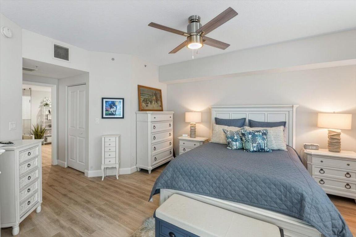 HARBORAGE YACHT CONDO - Residential