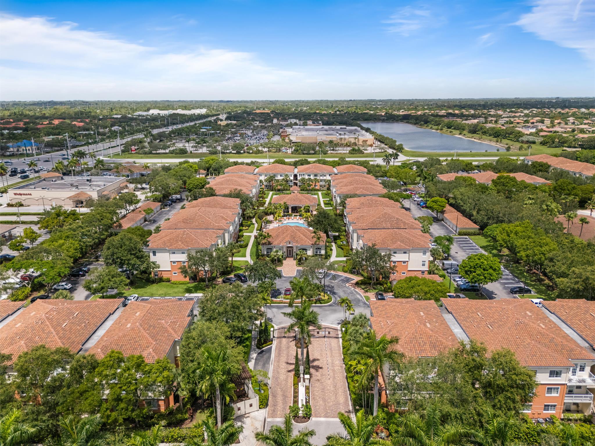 9901 Baywinds Drive 3105, West Palm Beach, FL, 33411/$297,900 2 9901 Baywinds Drive 3105