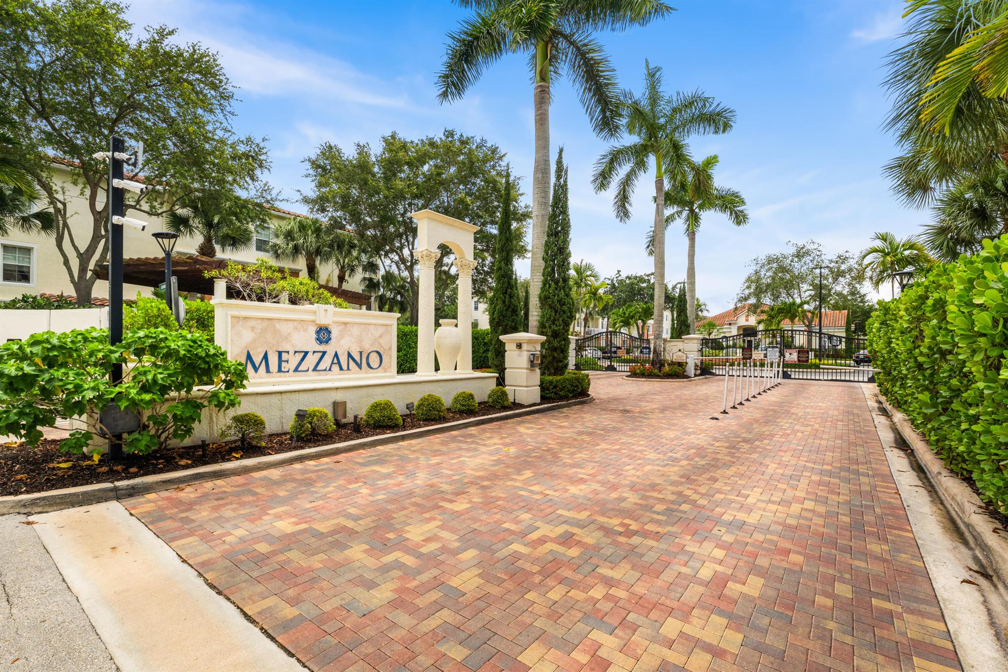 9901 Baywinds Drive 3105, West Palm Beach, FL, 33411/$297,900 1 9901 Baywinds Drive 3105
