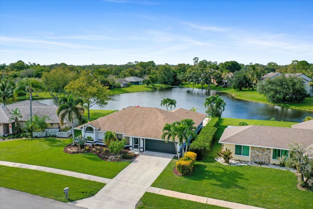 Photo of 13947 Geranium Place, Wellington, FL 33414 (MLS # R11138508)