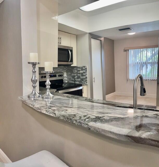 VILLAGES OF ORIOLE DEAUVI - Residential Lease