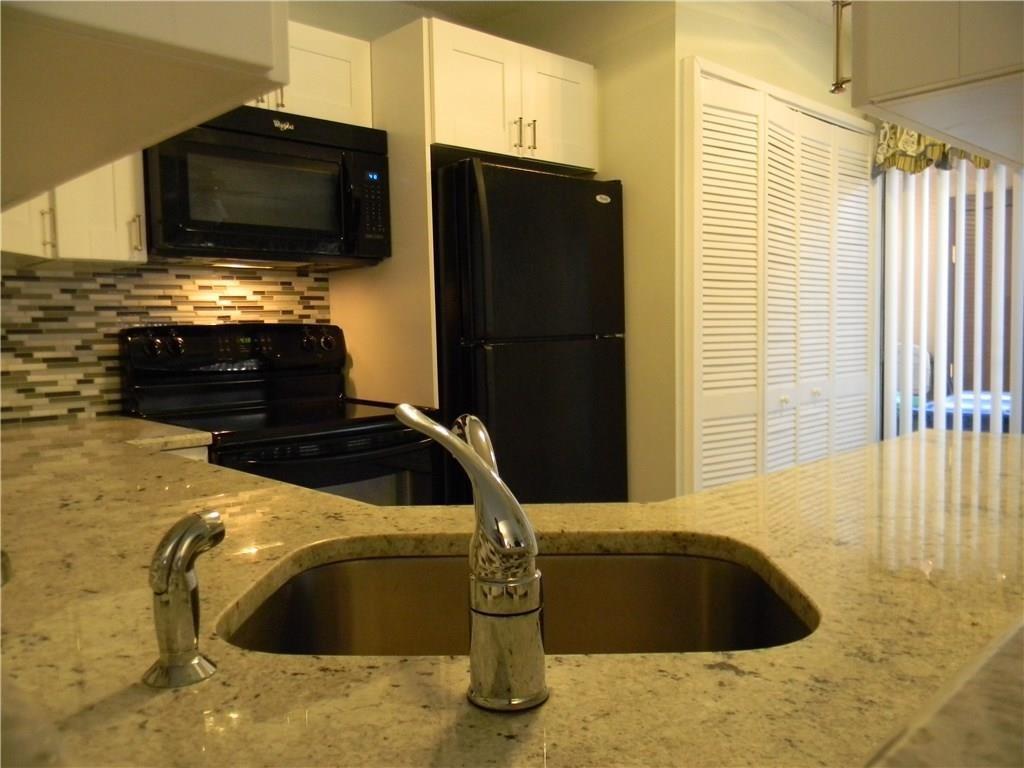 PARKWOOD CONDO - Residential