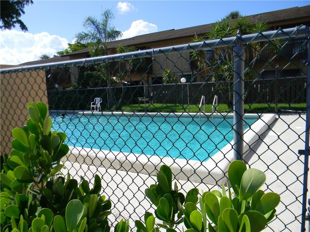 PARKWOOD CONDO - Residential