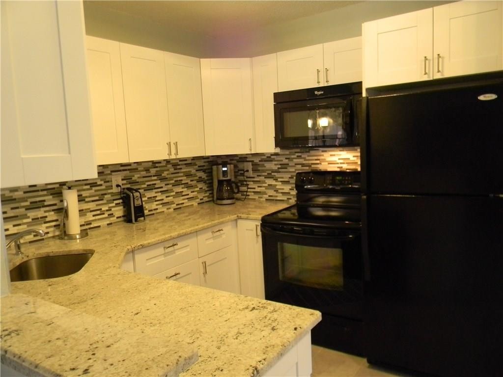 PARKWOOD CONDO - Residential