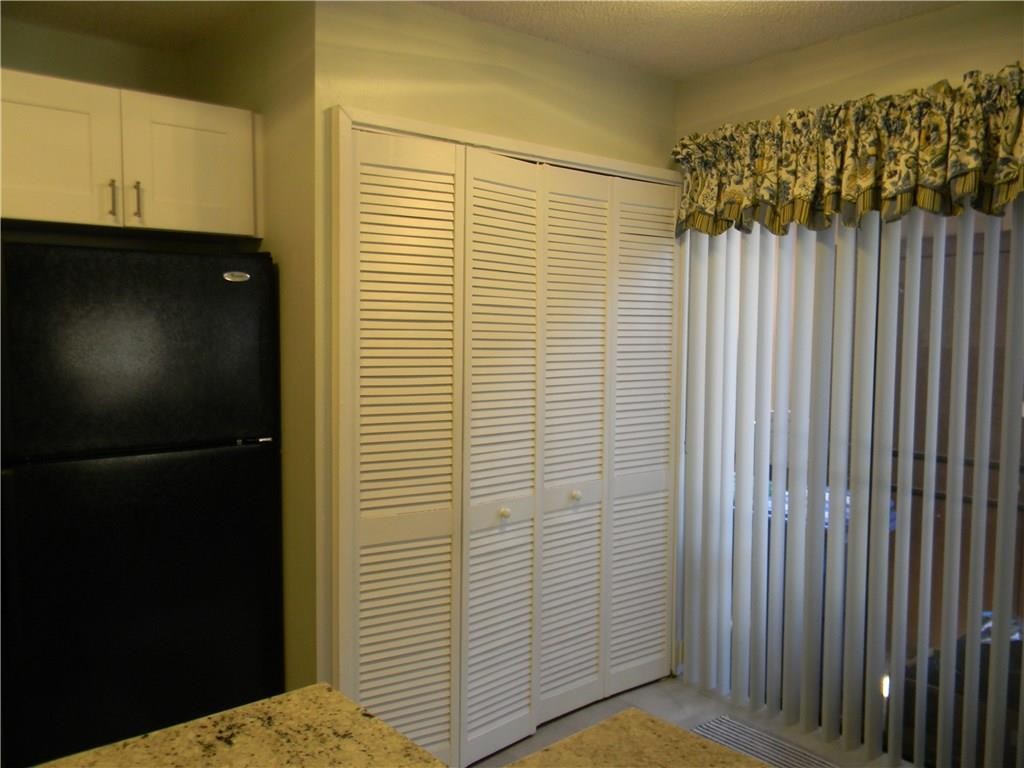 PARKWOOD CONDO - Residential