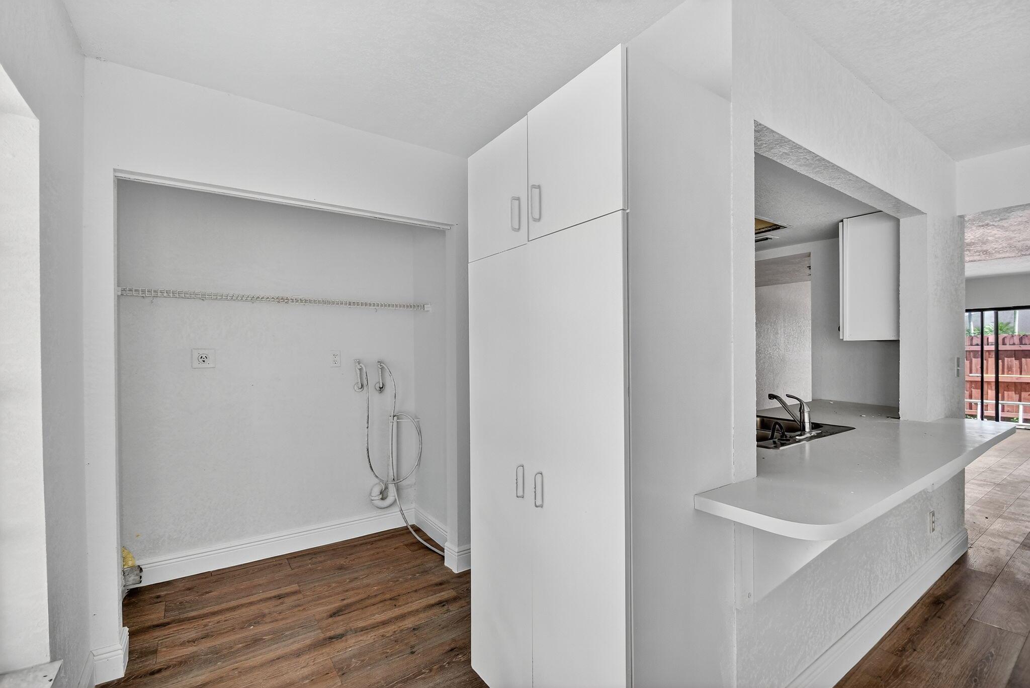 SOUTH SHORE 4 OF WELLINGT - Residential Lease