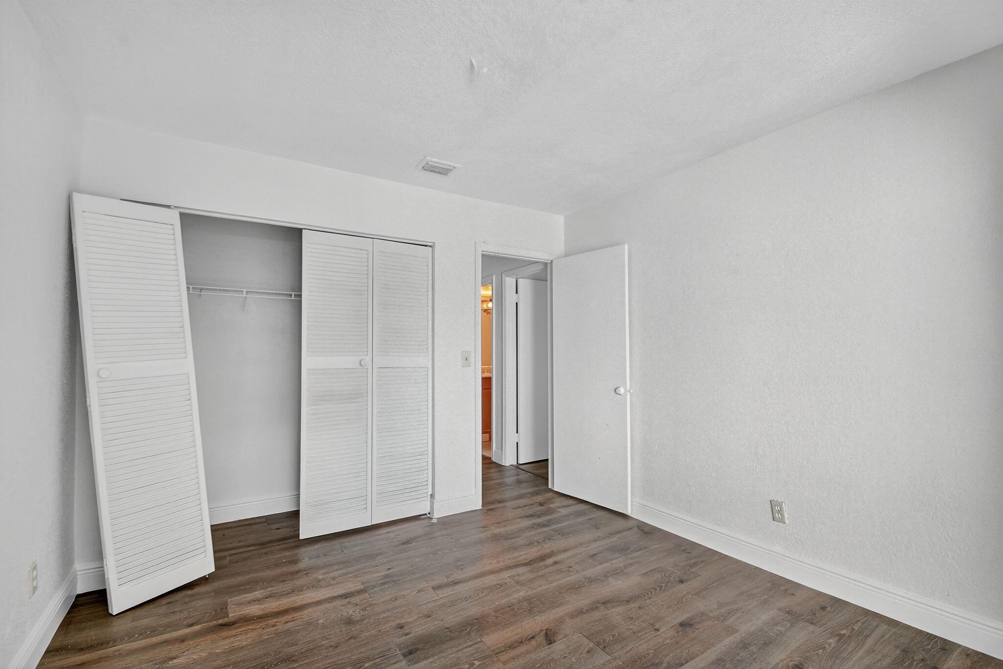 SOUTH SHORE 4 OF WELLINGT - Residential Lease