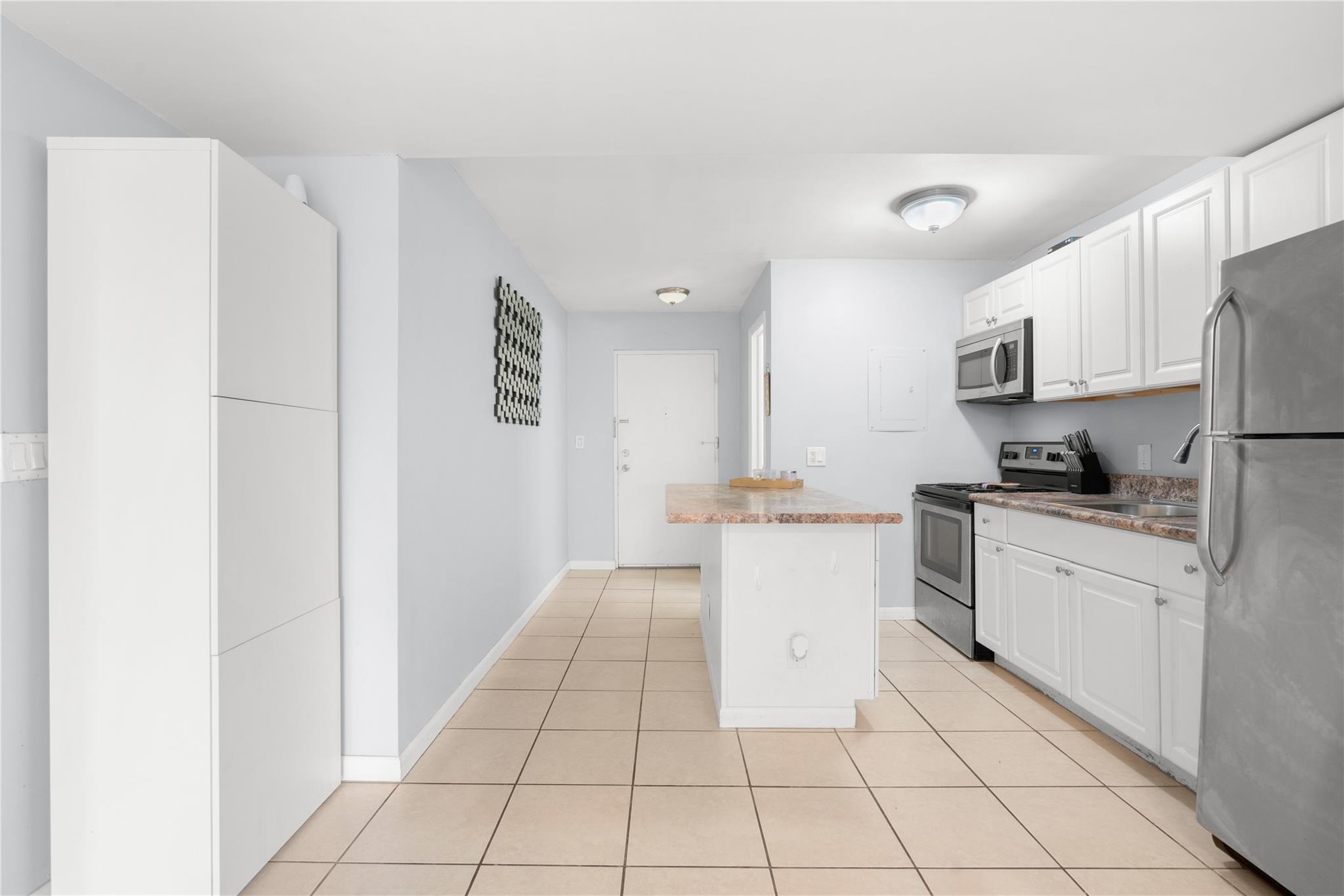 1681 NW 70th Ave 302, Plantation, FL, 33313/$160,000 2 1681 NW 70th Ave 302
