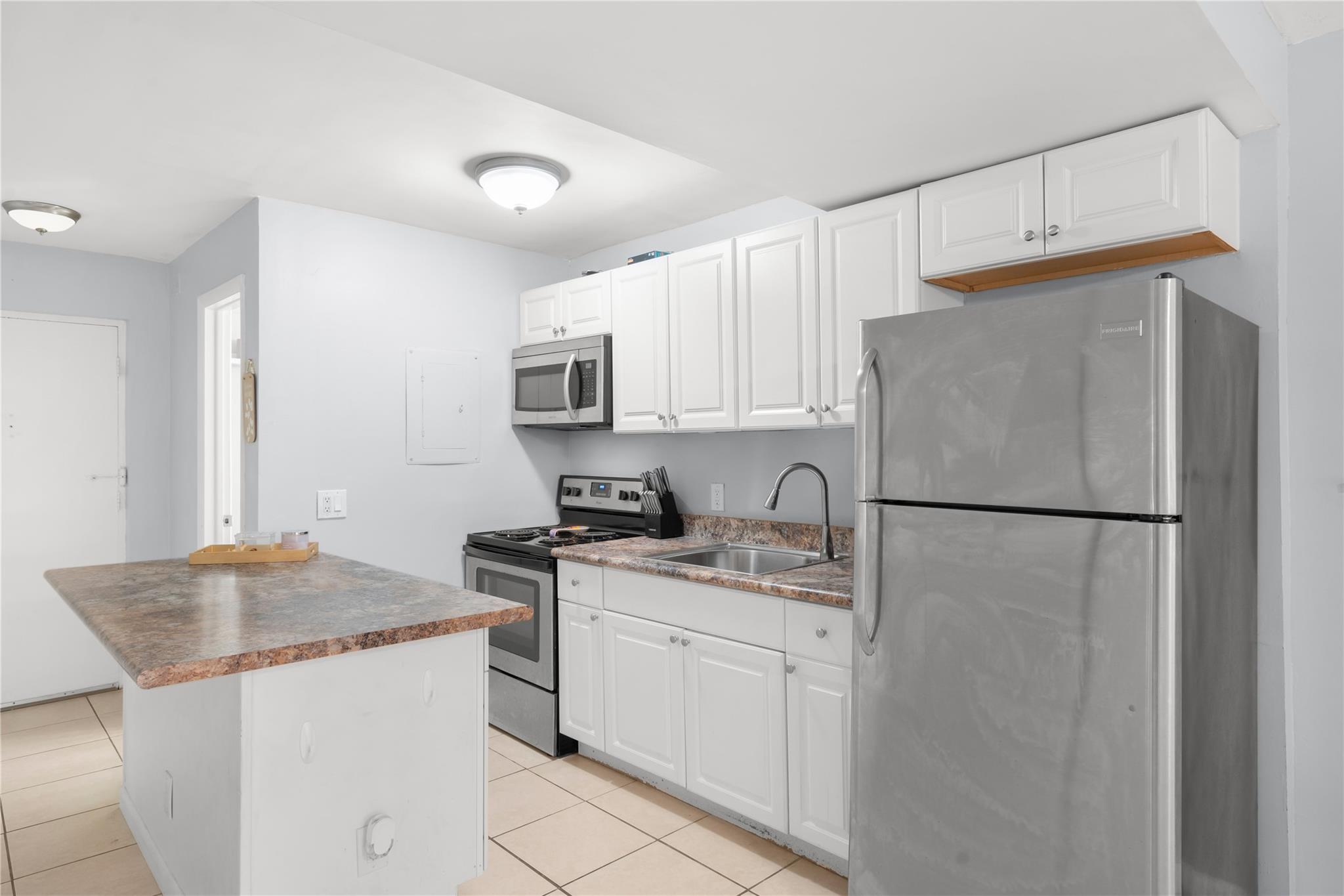 1681 NW 70th Ave 302, Plantation, FL, 33313/$160,000 3 1681 NW 70th Ave 302