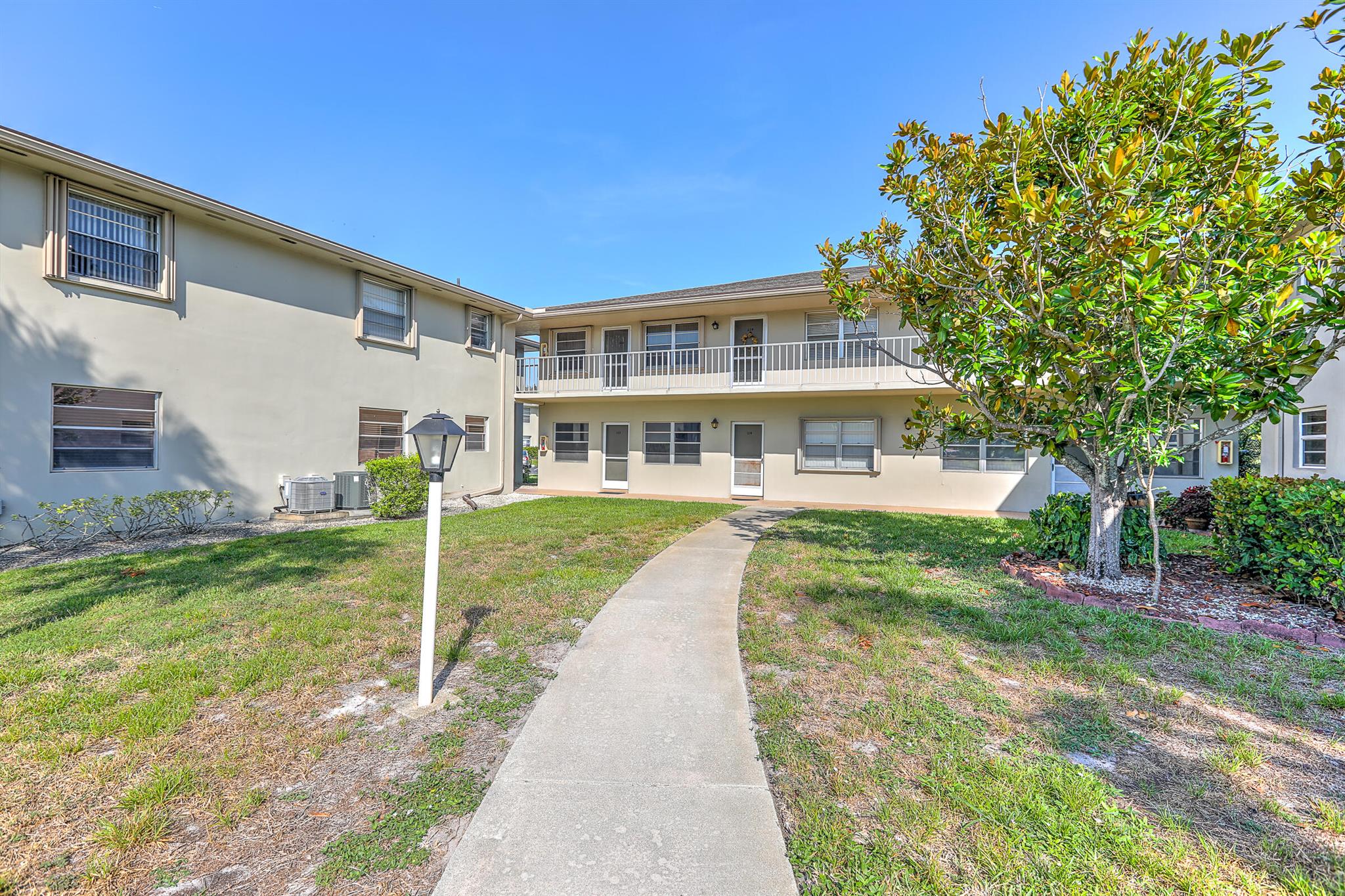 Ready to move in! Beautiful 1 bedroom 1.5 bath condo move in condition. Tile throughout. Screened front door, screened back patio, oversized master bedroom. 55+ community. Pool, tennis, shuffle board. club house, steel accordion shutters. Convenient to shopping, beaches and restaurants