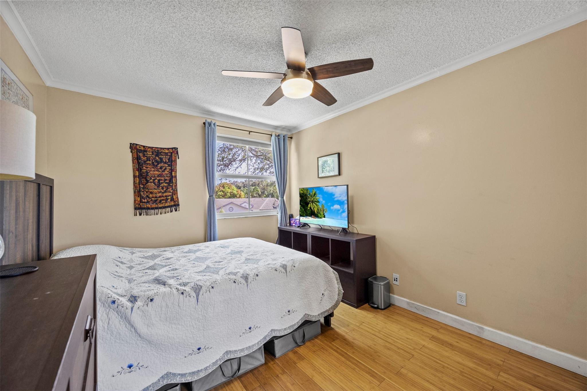 Lyons West 137-40 B - Residential