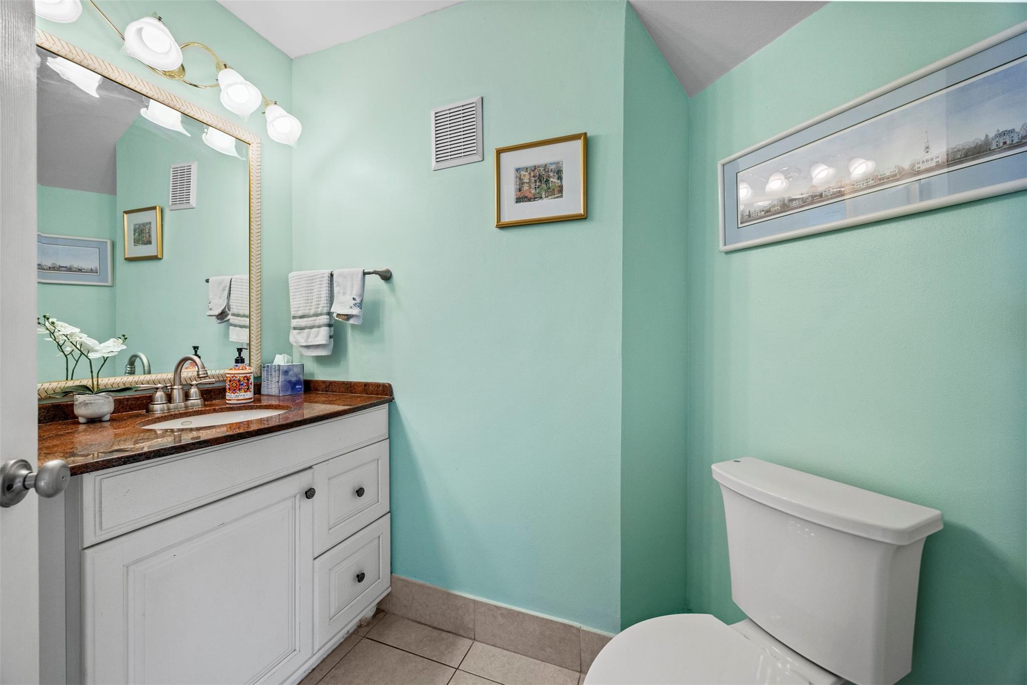 Lyons West 137-40 B - Residential