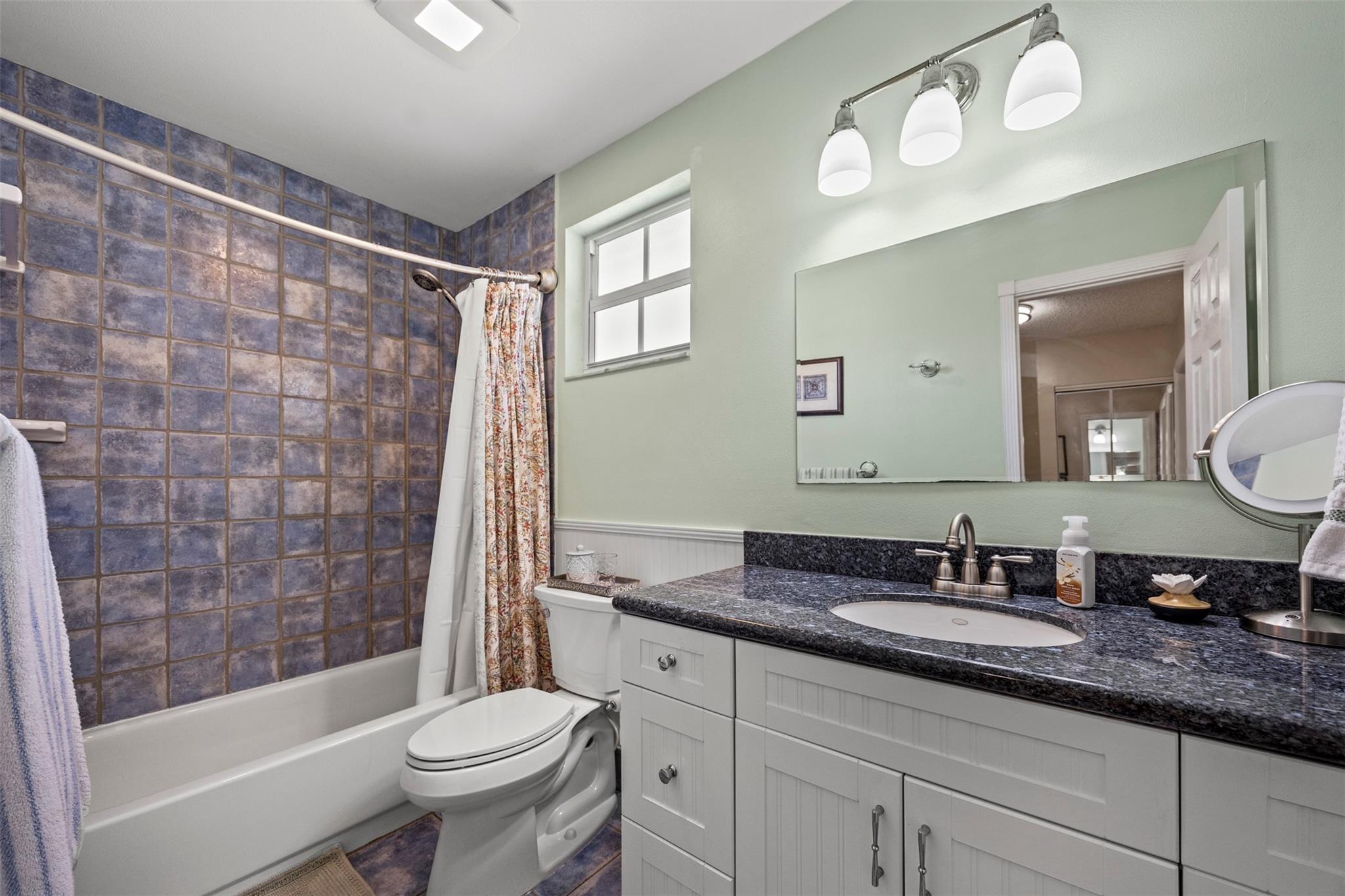 Lyons West 137-40 B - Residential