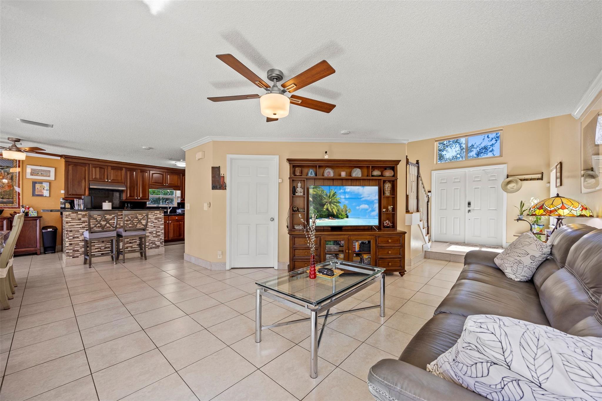 Lyons West 137-40 B - Residential