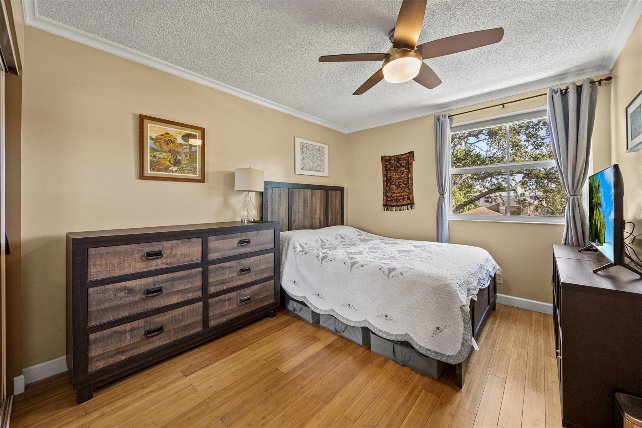 Lyons West 137-40 B - Residential