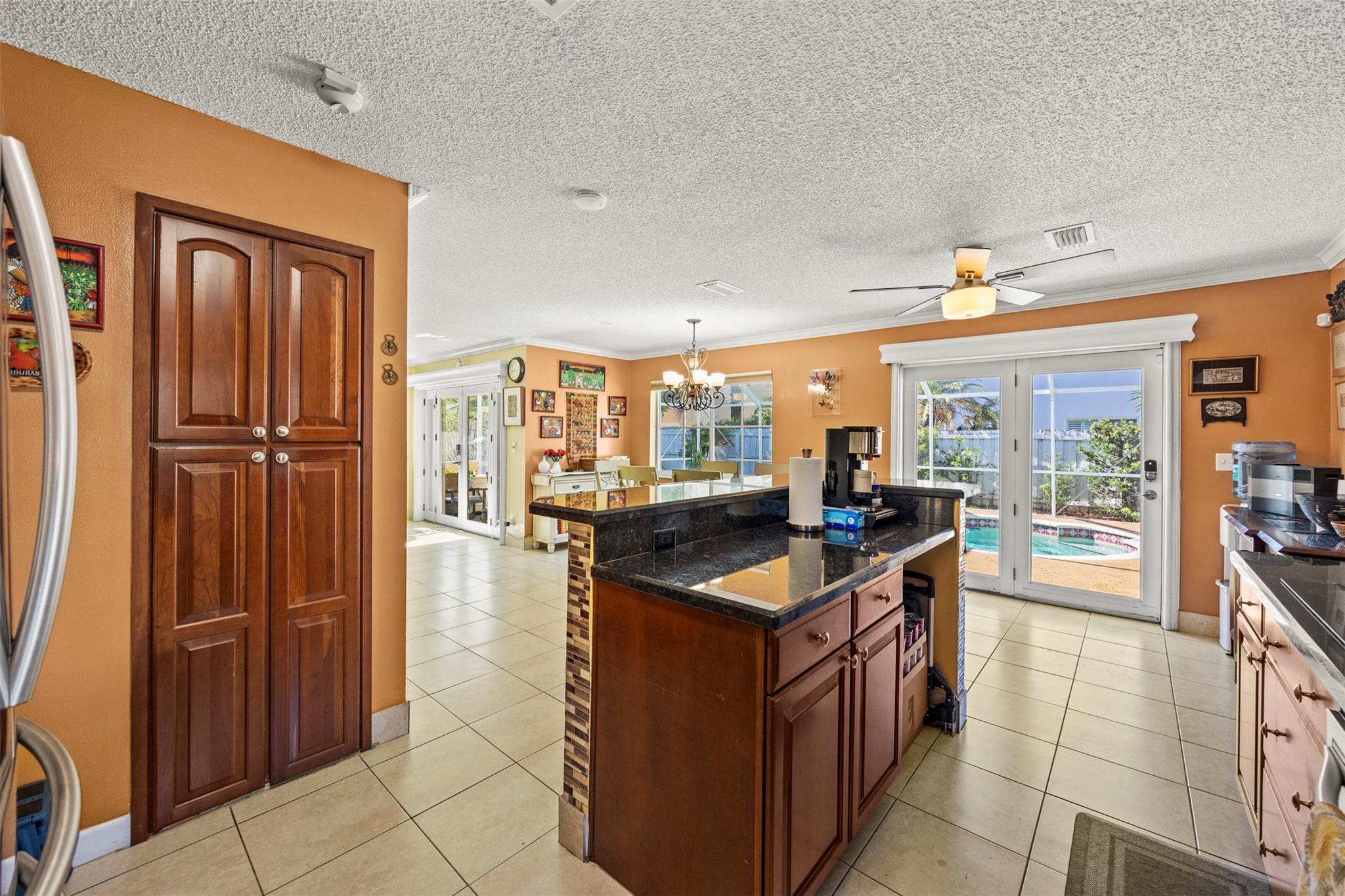 Lyons West 137-40 B - Residential