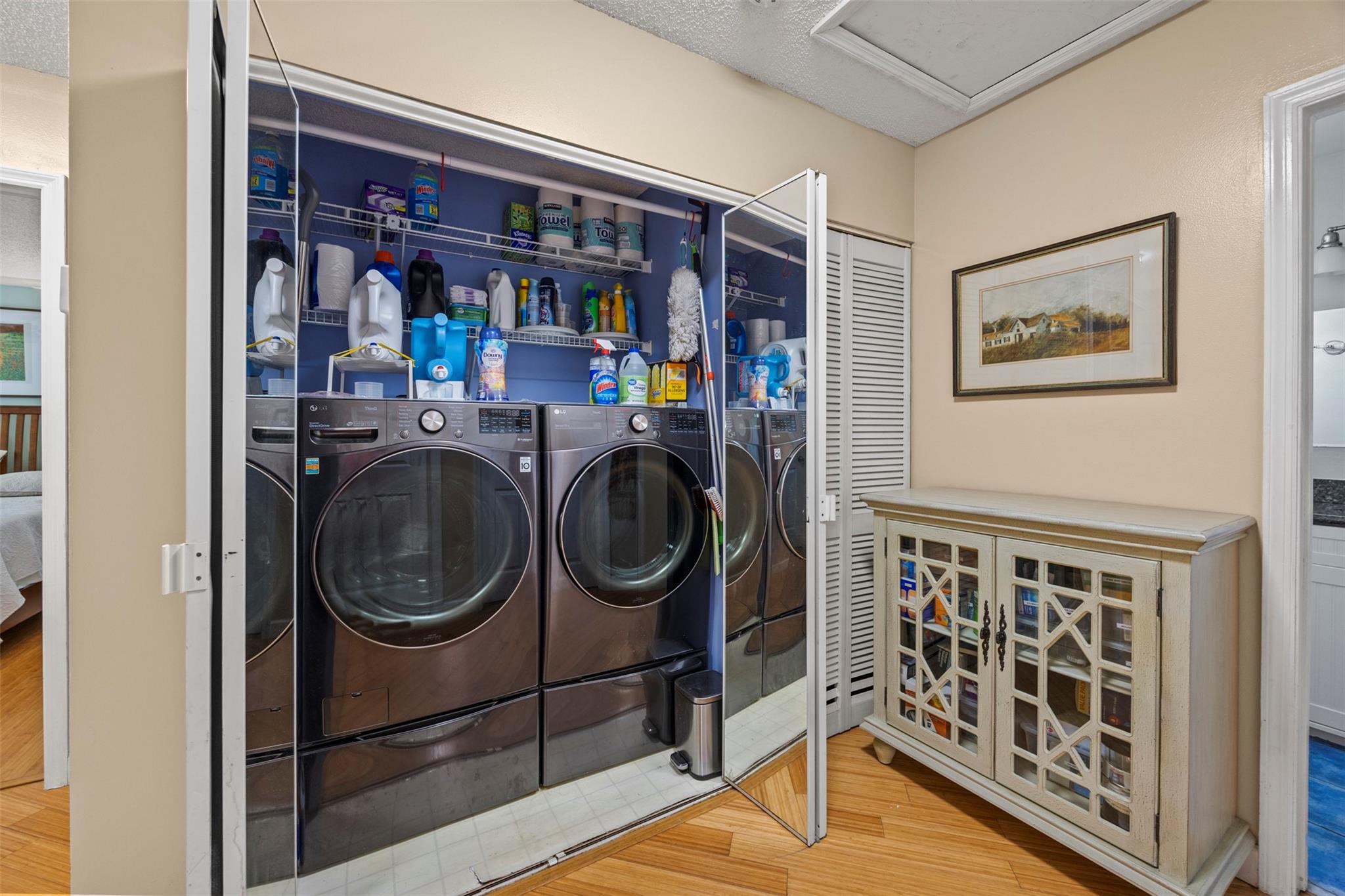 Lyons West 137-40 B - Residential