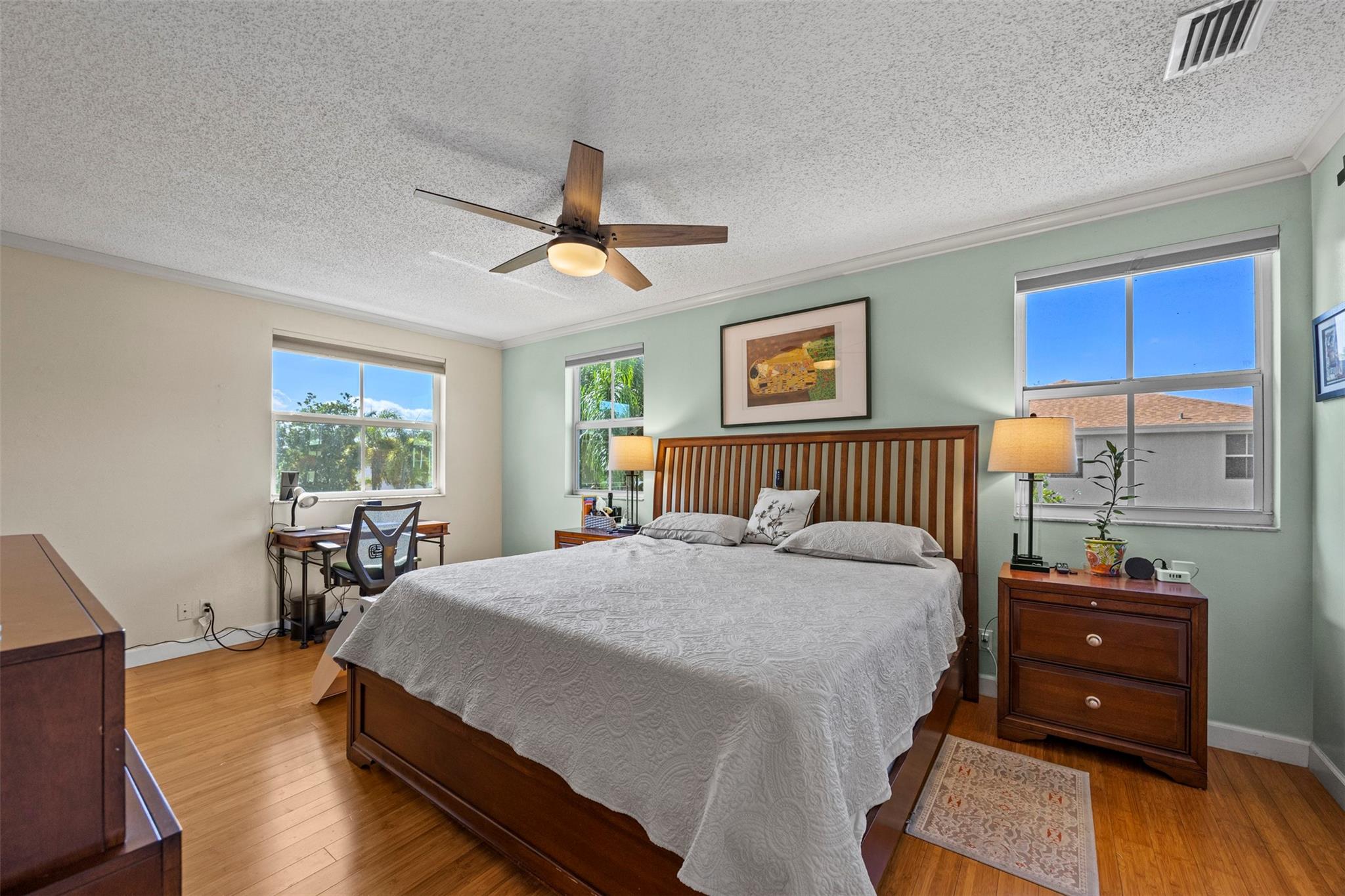Lyons West 137-40 B - Residential