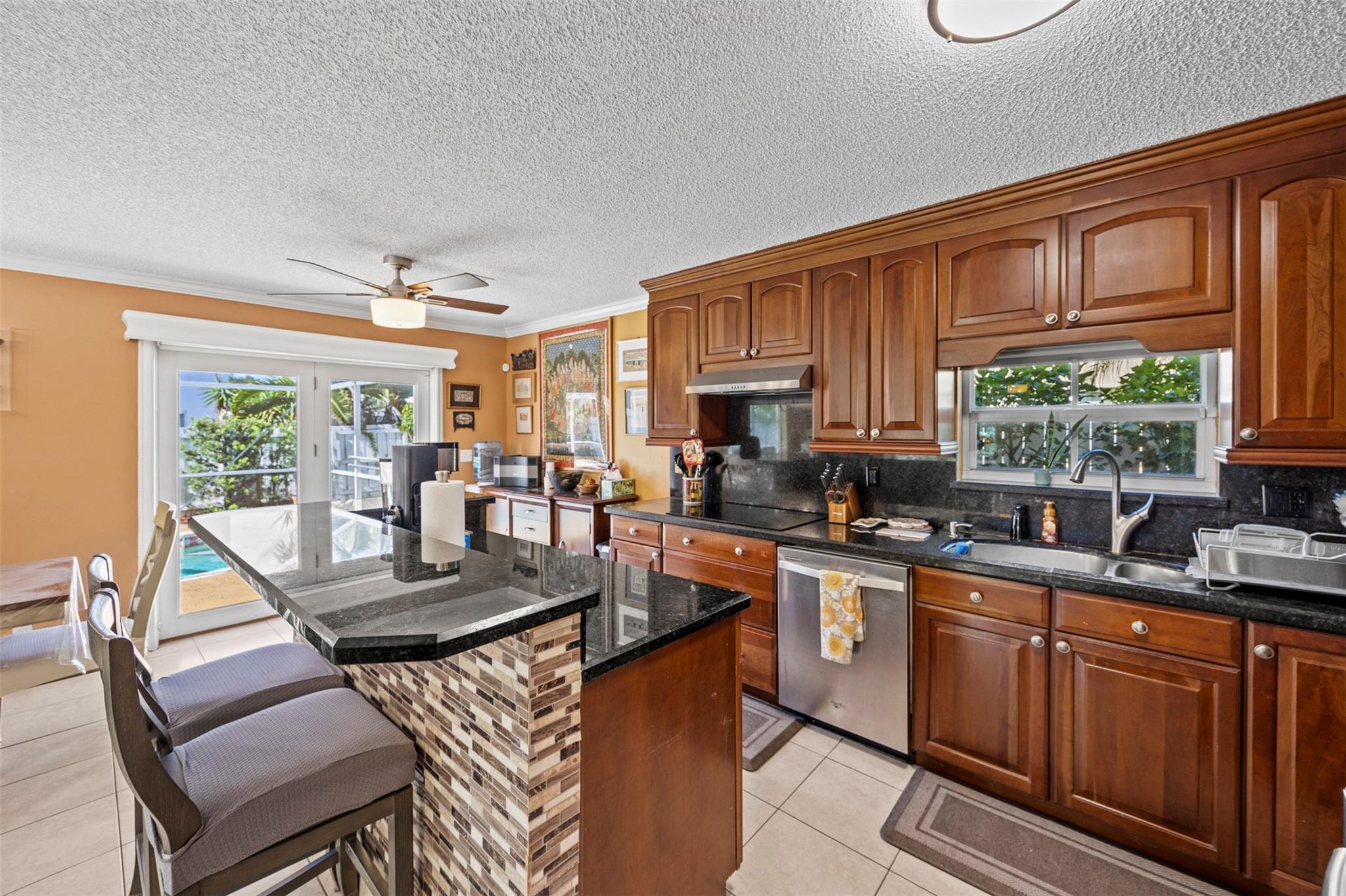 Lyons West 137-40 B - Residential