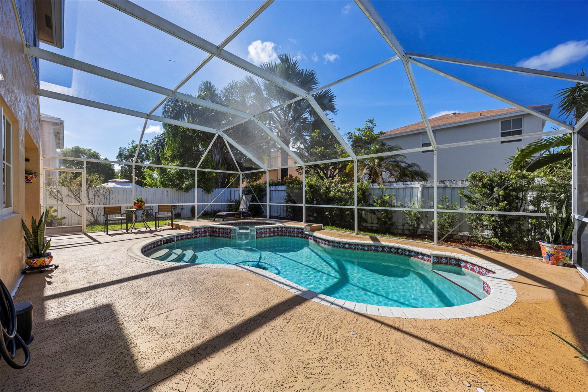 Lyons West 137-40 B - Residential
