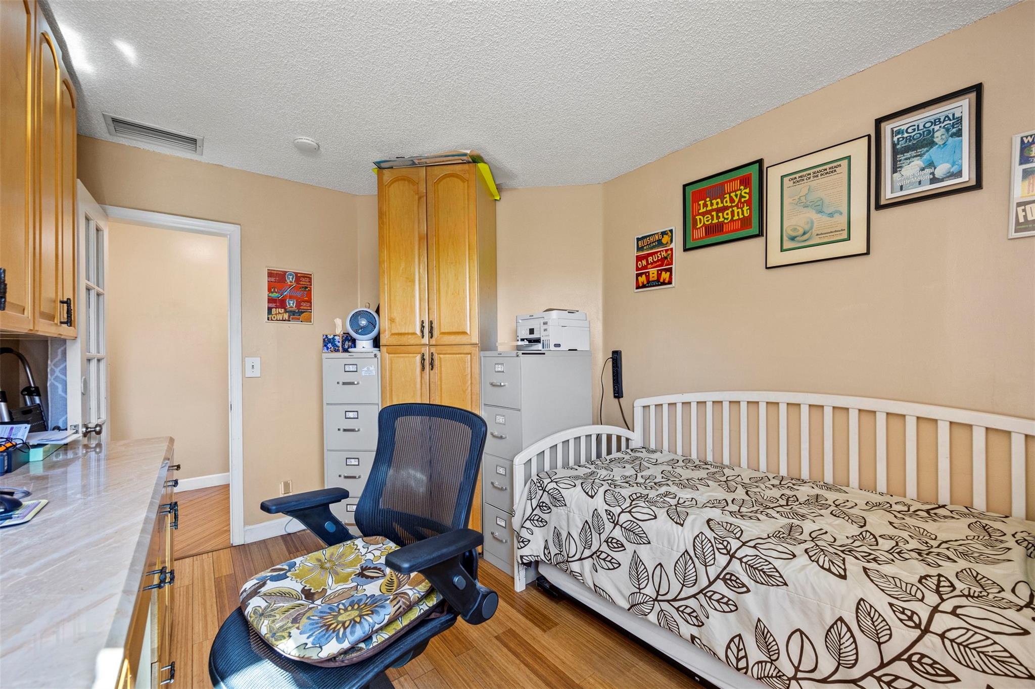 Lyons West 137-40 B - Residential