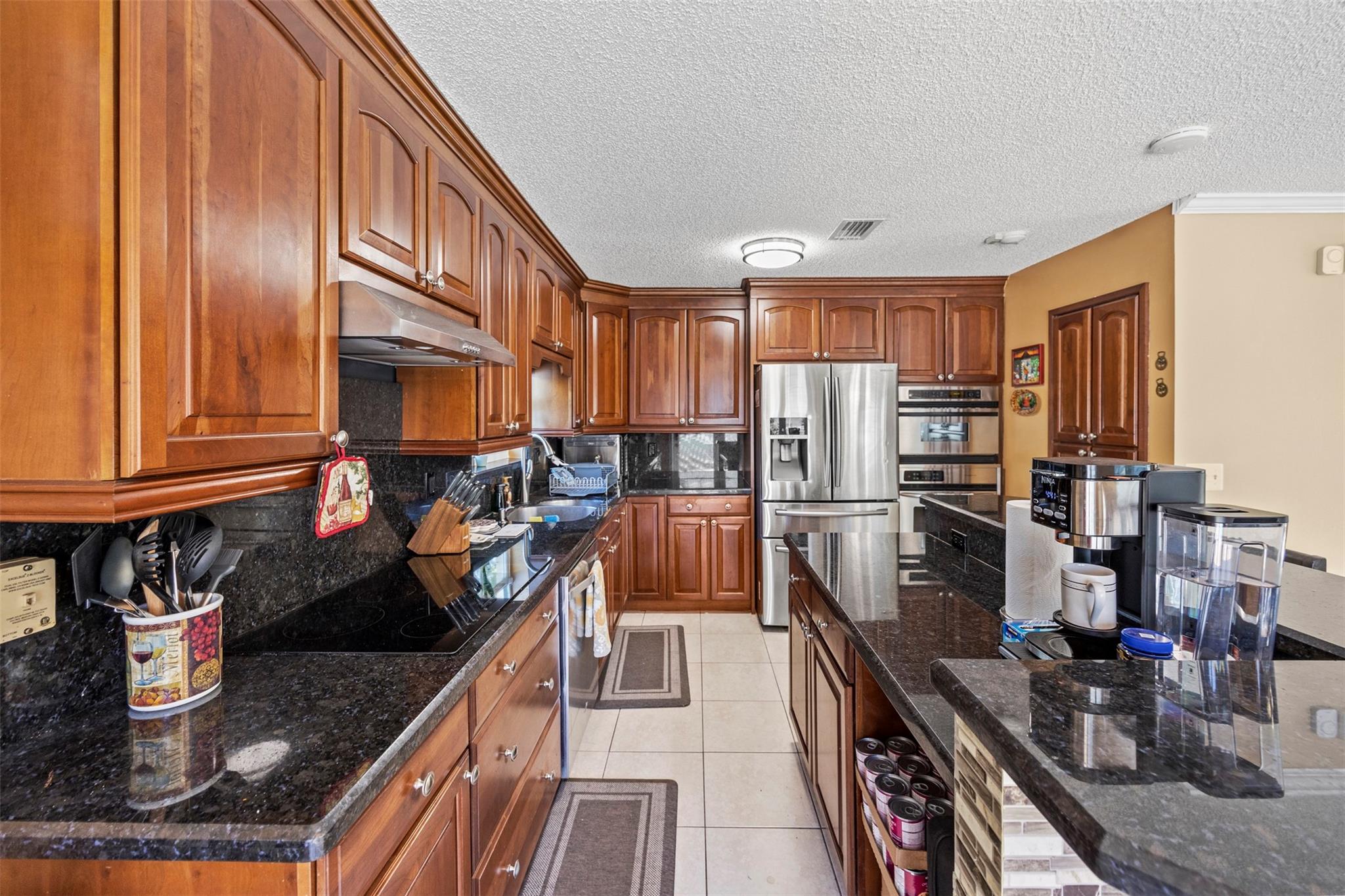 Lyons West 137-40 B - Residential