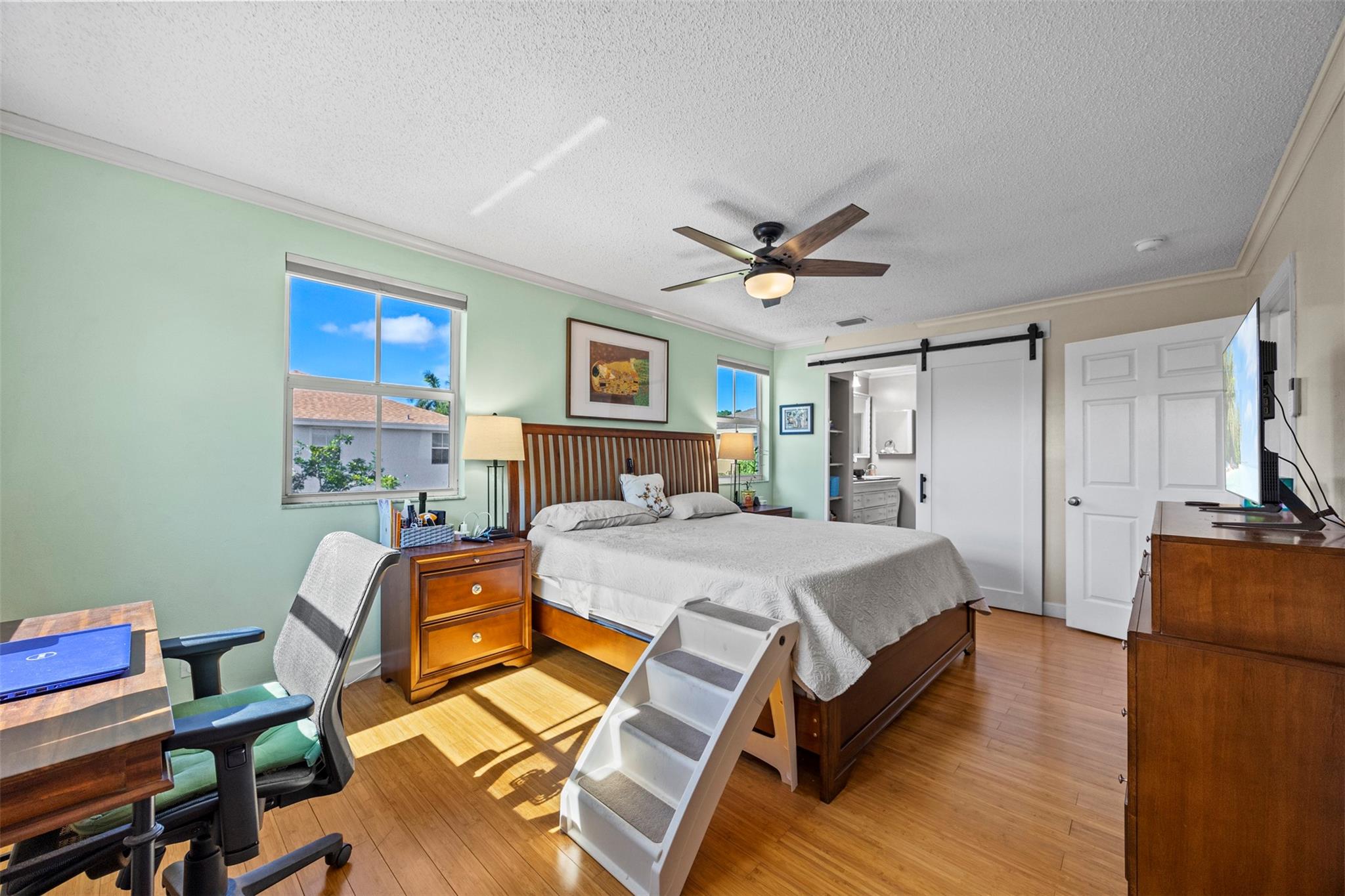 Lyons West 137-40 B - Residential