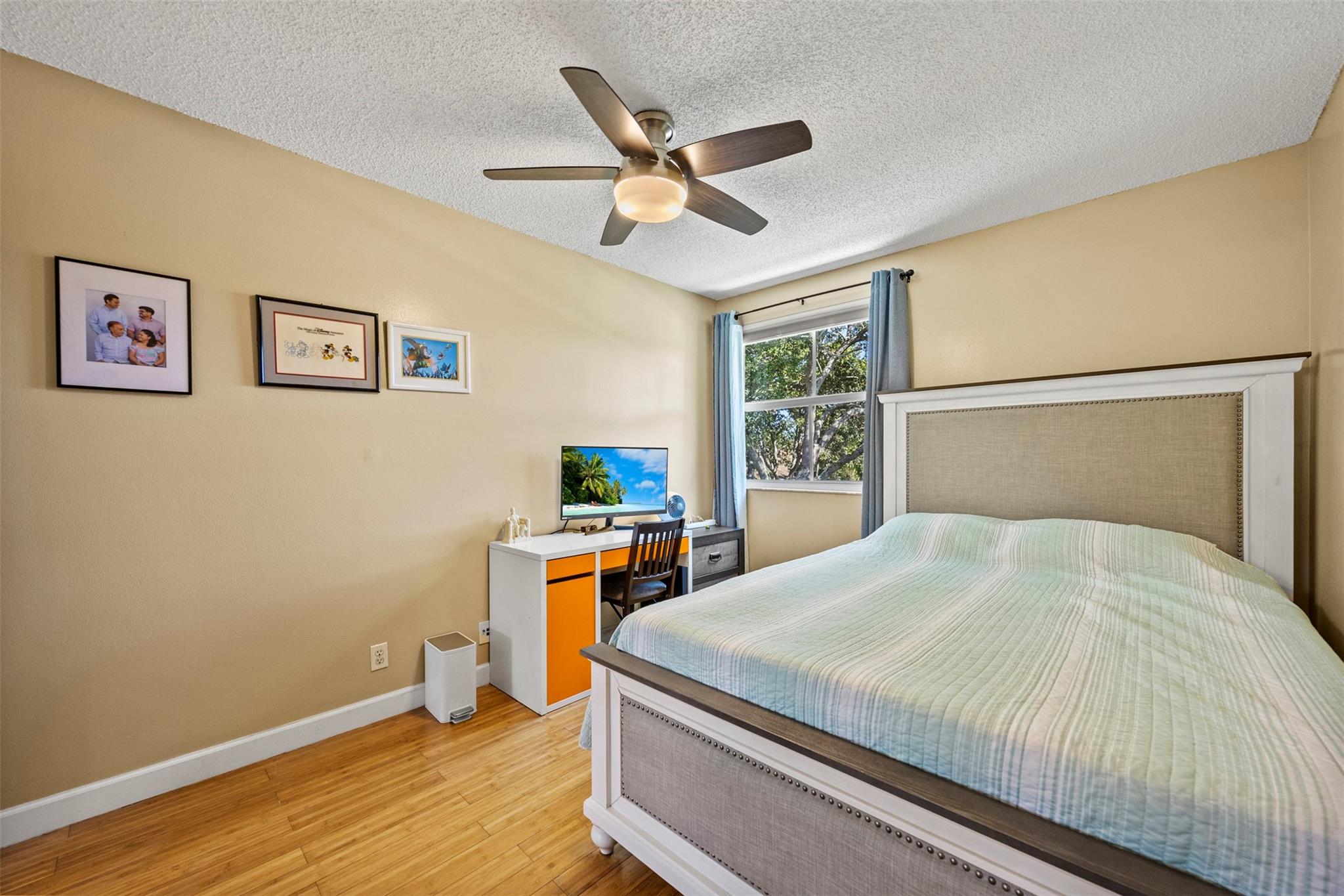 Lyons West 137-40 B - Residential